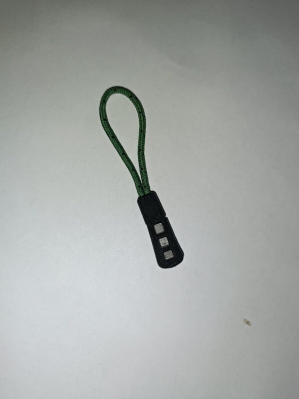 Zip puller string with tipping